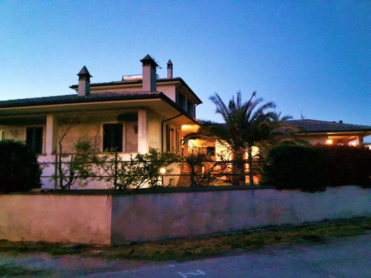 Elisa House Bed and Breakfast Foligno Exteriör bild